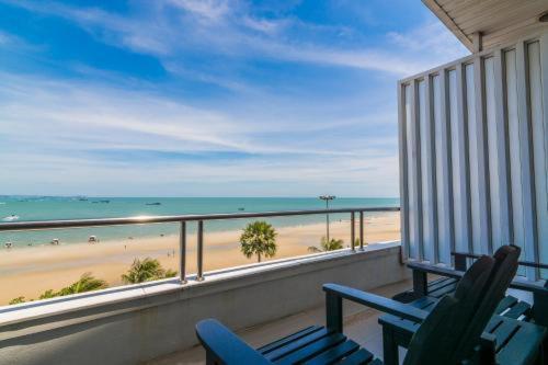 Baboona Beachfront Living Pattaya Exterior foto