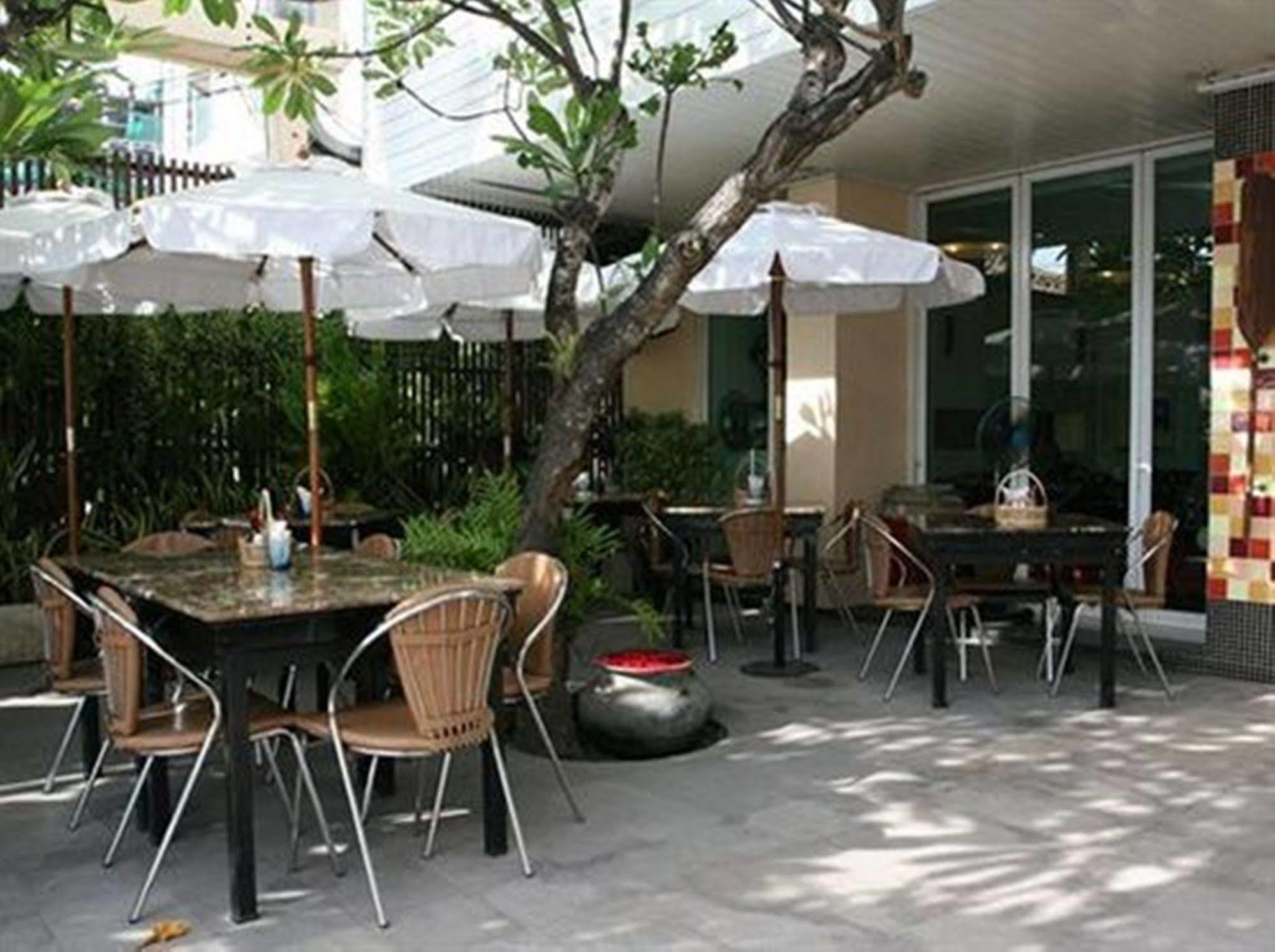 Baboona Beachfront Living Pattaya Exterior foto